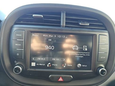 Used 2023 Kia Soul LX image 12