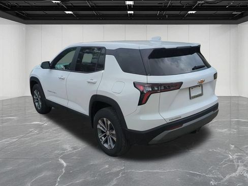 Used 2025 Chevrolet Equinox LT FWD image 3