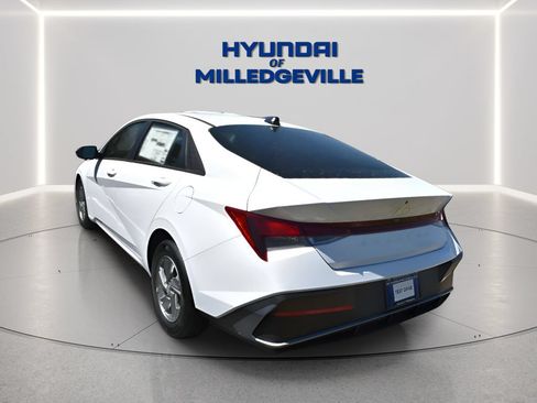 New 2026 Hyundai Elantra SE FWD image 2