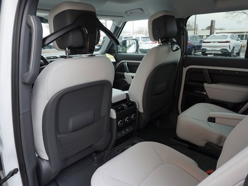 New 2026 Land Rover Defender 130 X-Dynamic SE image 31