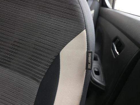 Used 2021 Nissan Versa SV image 28