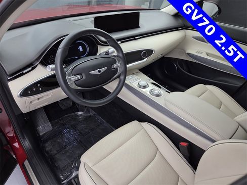 Used 2023 Genesis GV70 2.5T w/ Advanced Package image 30