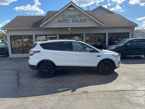 Used 2017 Ford Escape SE w/ SE Sport Appearance Package FWD image 1