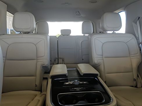 Used 2020 Lincoln Navigator Reserve w/ Luxury Package image 32