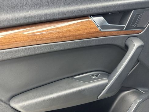 Used 2021 Audi Q5 2.0T Premium image 11