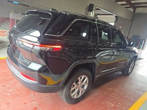 Used 2023 Jeep Grand Cherokee Limited image 2