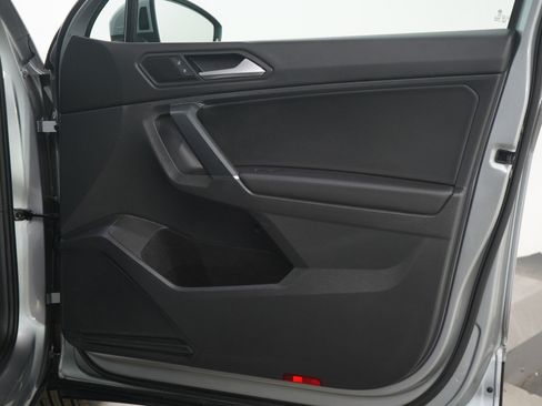 Used 2020 Volkswagen Tiguan SE image 12