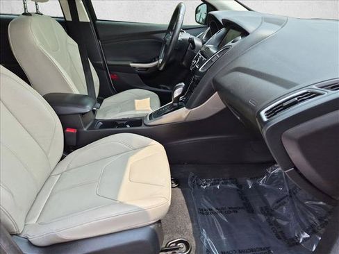 Used 2017 Ford Focus Titanium FWD image 21