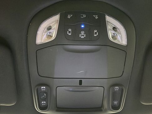 Used 2022 Chrysler Pacifica Touring-L w/ S Appearance Package AWD/4WD image 34
