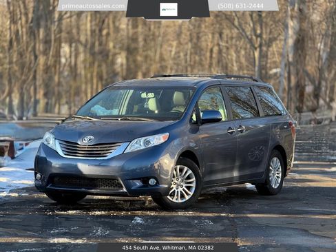 Used 2017 Toyota Sienna XLE Premium image 1