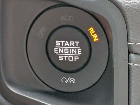 Used 2026 Jeep Gladiator Rubicon AWD/4WD image 37