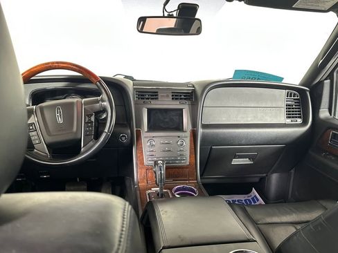 Used 2017 Lincoln Navigator Select image 32