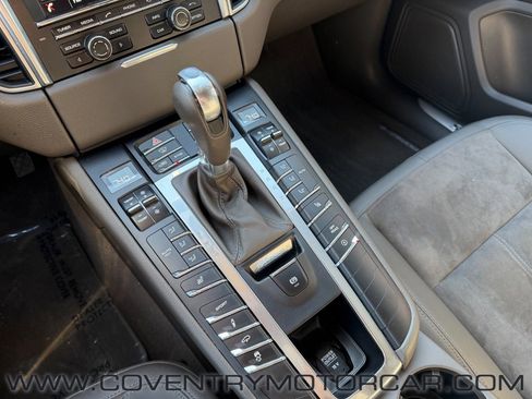 Used 2015 Porsche Macan S AWD/4WD image 25