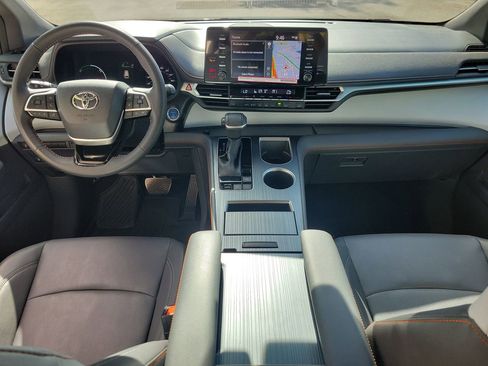 Used 2023 Toyota Sienna XSE FWD image 13