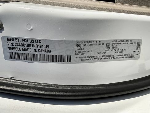 Used 2022 Chrysler Pacifica Touring-L FWD image 28