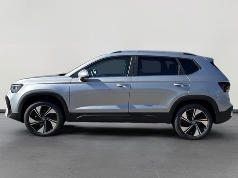 New 2026 Volkswagen Taos SE AWD/4WD image 3