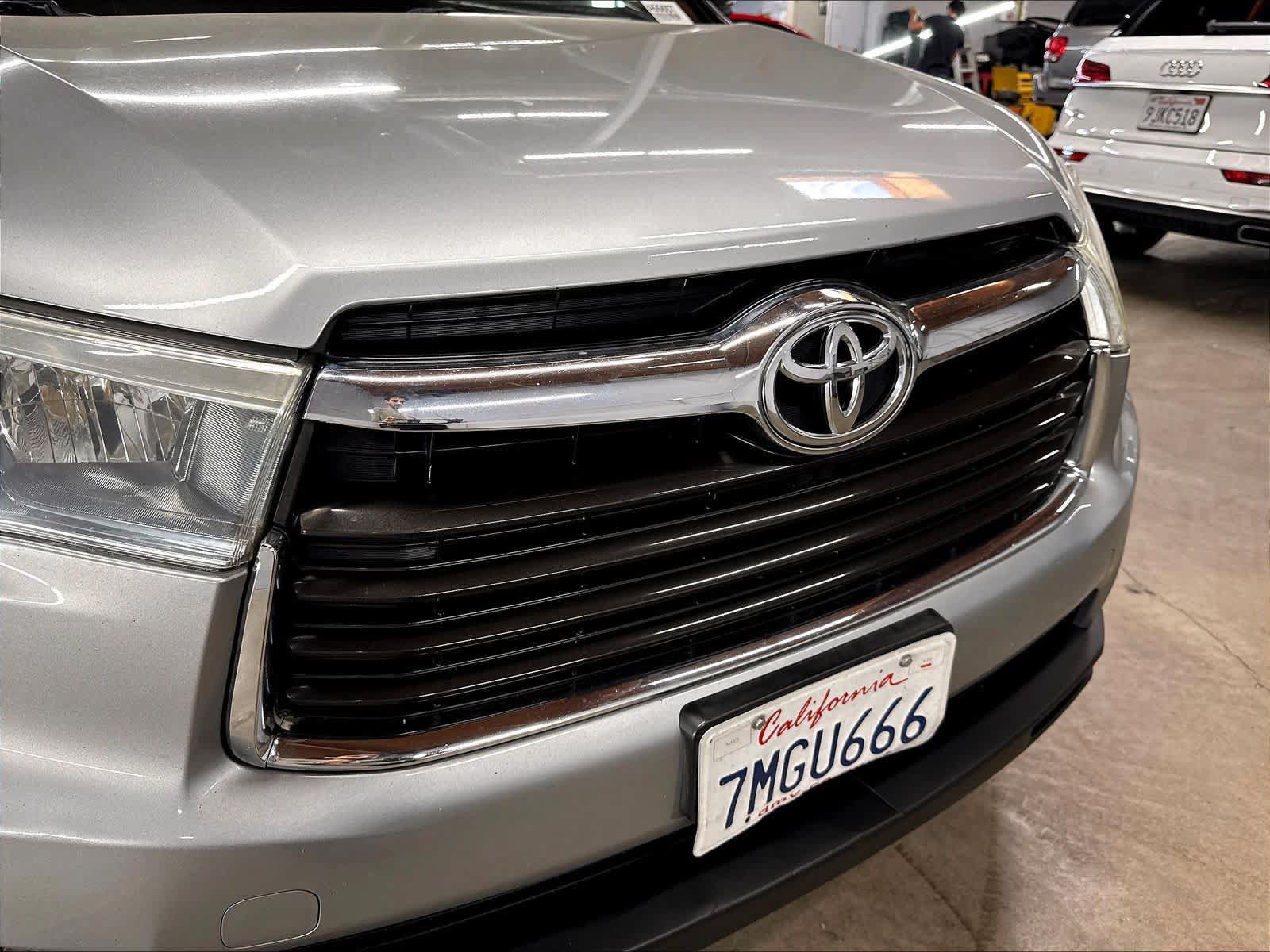 Used 2015 Toyota Highlander XLE AWD/4WD image 31