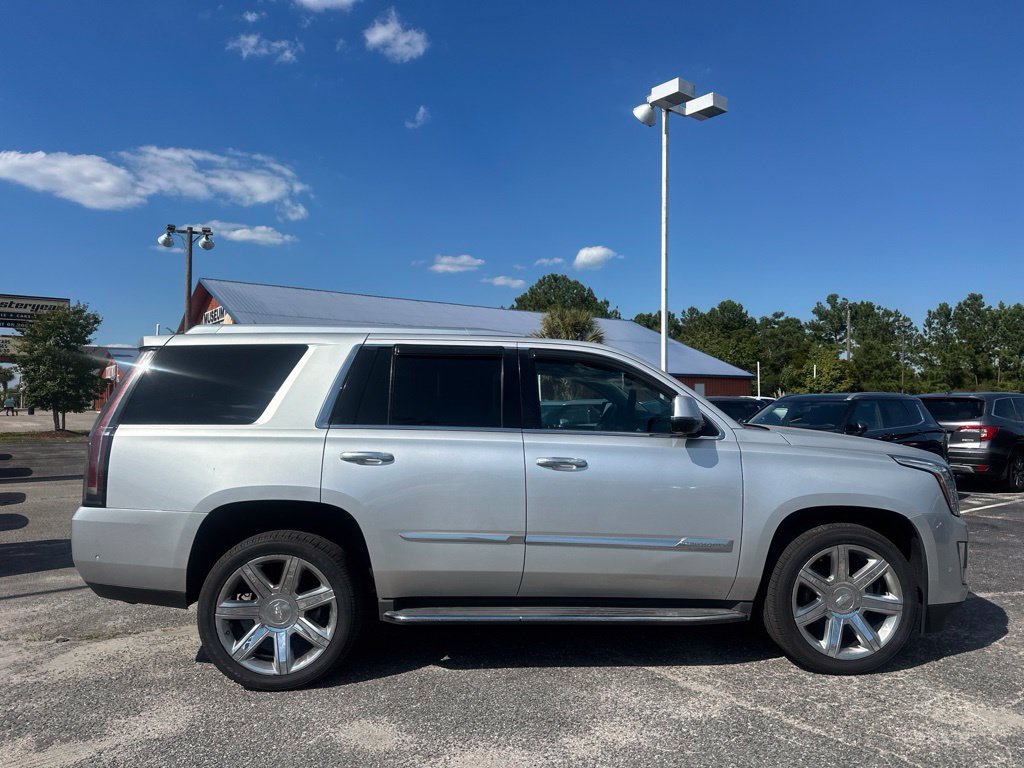 Used 2017 Cadillac Escalade 4WD image 2