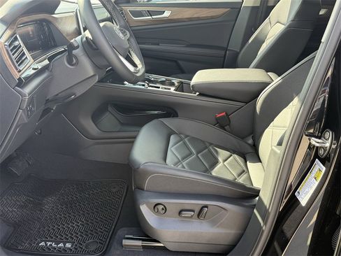 New 2026 Volkswagen Atlas SE image 12