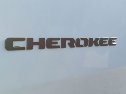New 2026 Jeep Cherokee Overland image 32