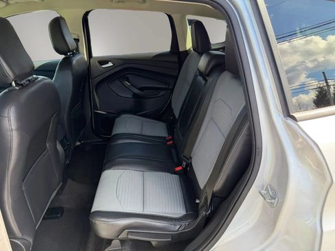 Used 2018 Ford Escape SE w/ SE Sport Appearance Package FWD image 3