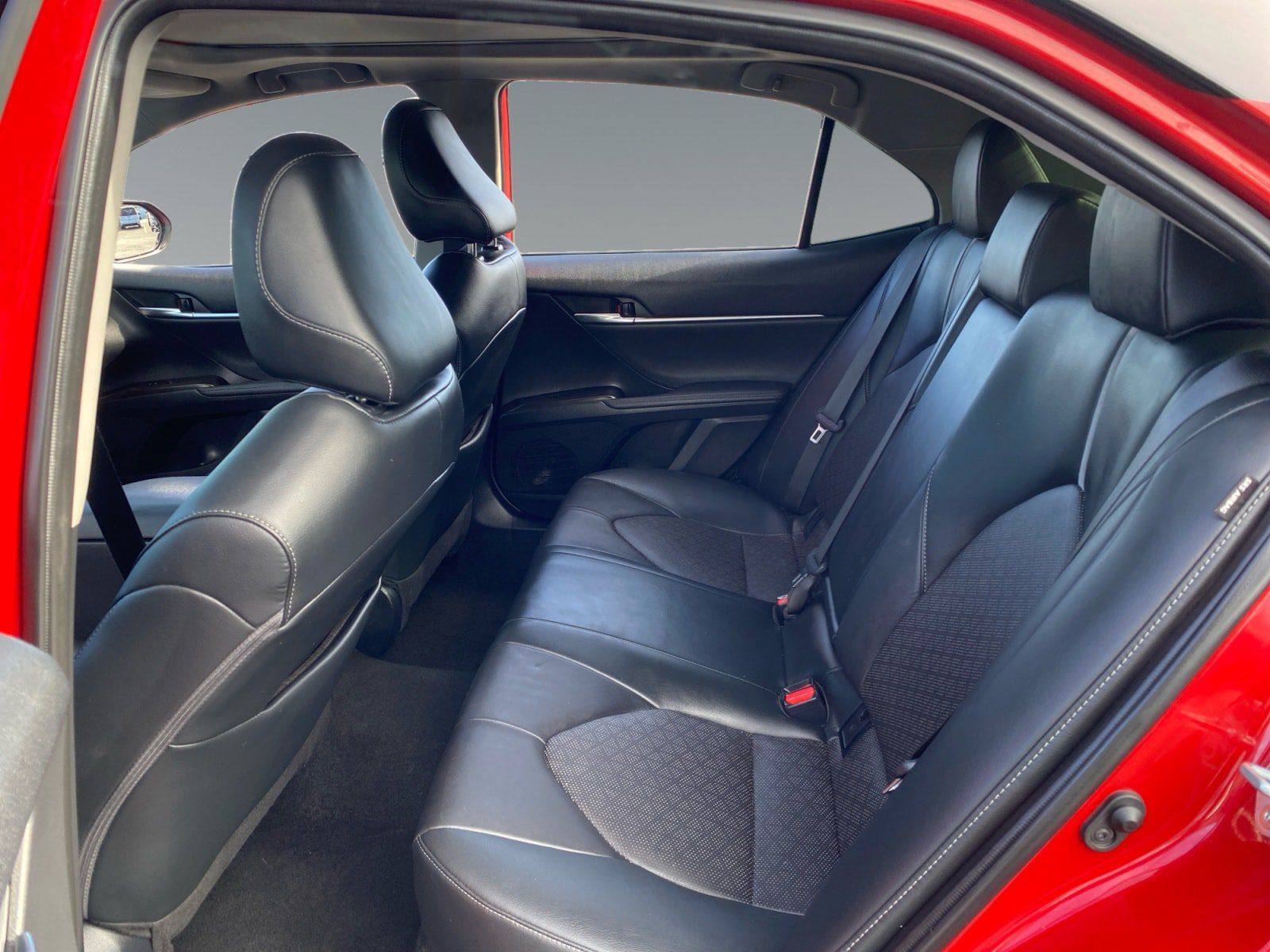 Used 2023 Toyota Camry XSE FWD image 13