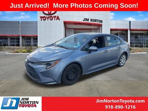 Used 2023 Toyota Corolla LE FWD image 3