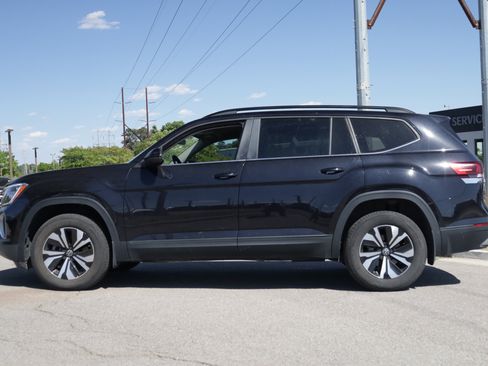 Used 2025 Volkswagen Atlas SE FWD image 2