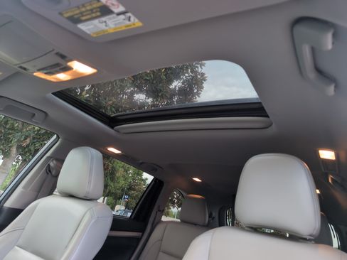Used 2018 Toyota Highlander XLE AWD/4WD image 28