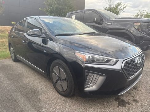 Used 2020 Hyundai Ioniq SE FWD image 1