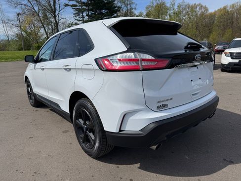 Used 2019 Ford Edge SE FWD image 3