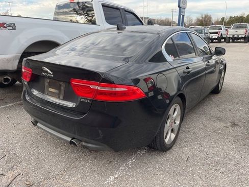 Used 2017 Jaguar XE image 6