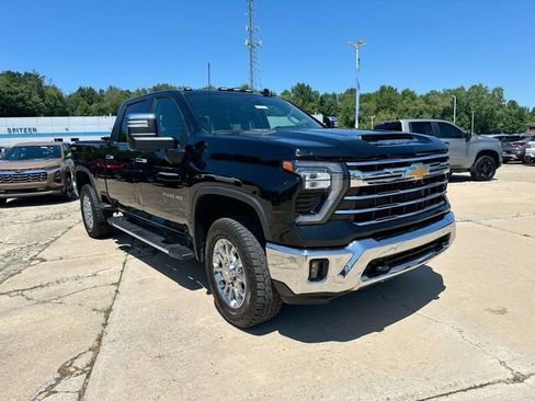 Used 2024 Chevrolet Silverado 3500 LTZ w/ LTZ Plus Package AWD/4WD image 11