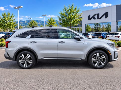 Used 2023 Kia Sorento EX AWD/4WD image 2