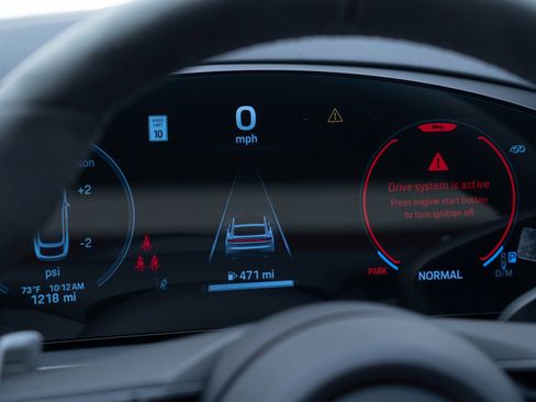 Used 2025 Porsche Cayenne GTS image 27