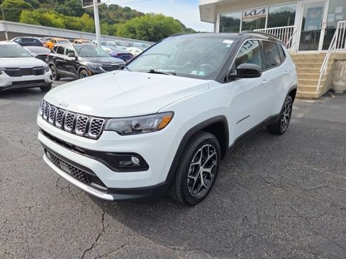 Used 2024 Jeep Compass Limited w/ Sun and Sound Group AWD/4WD image 3