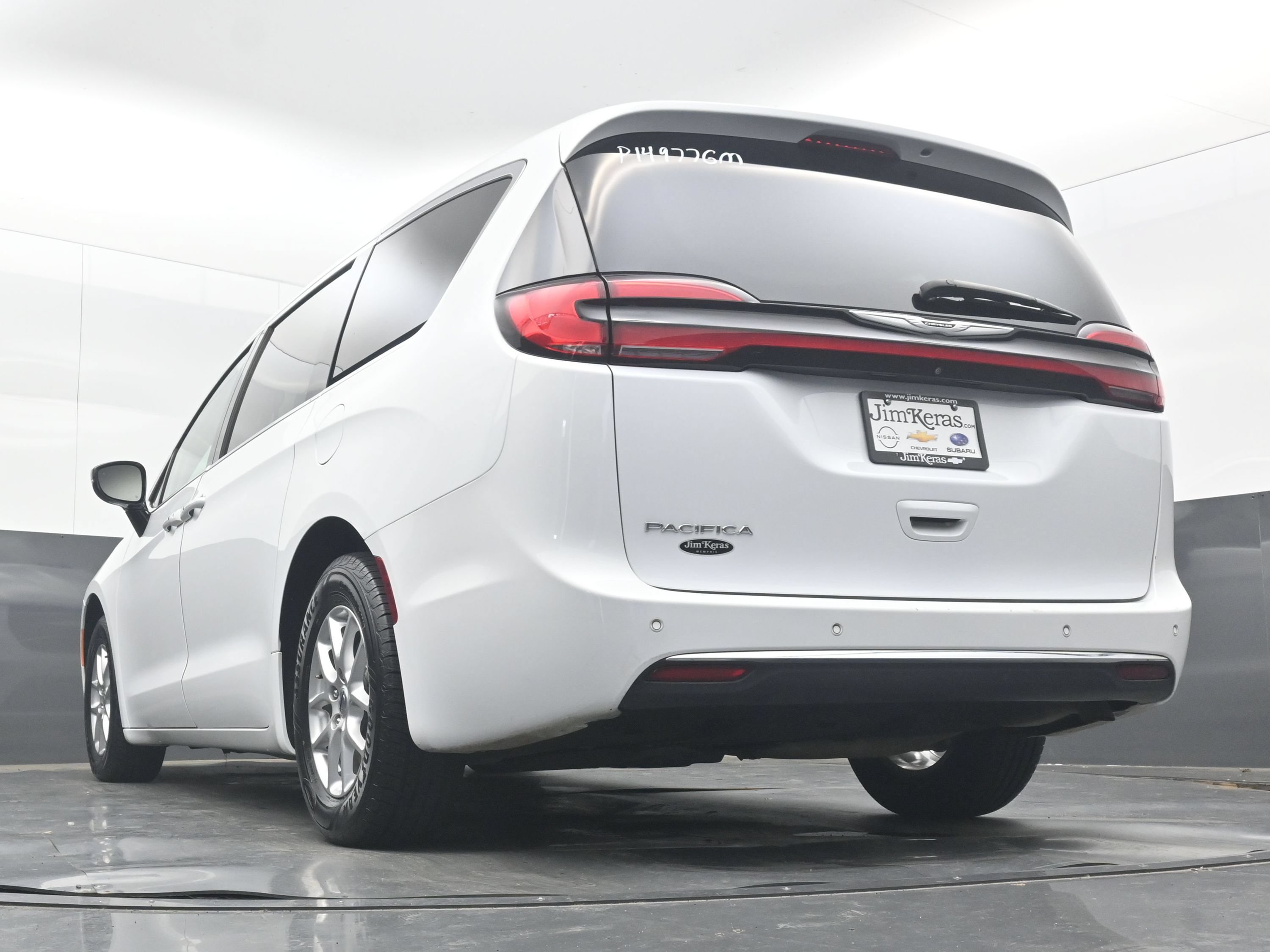 Used 2024 Chrysler Pacifica Touring-L FWD image 31