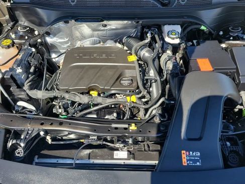 Used 2024 Chevrolet Trax LT FWD image 30
