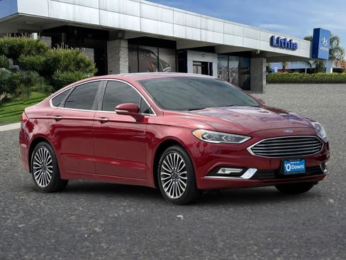 Used 2017 Ford Fusion SE w/ Fusion SE Technology Package FWD image 10
