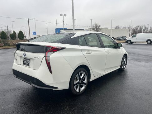 Used 2016 Toyota Prius Three Touring image 8
