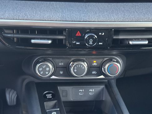 Certified 2025 Nissan Kicks SV image 29