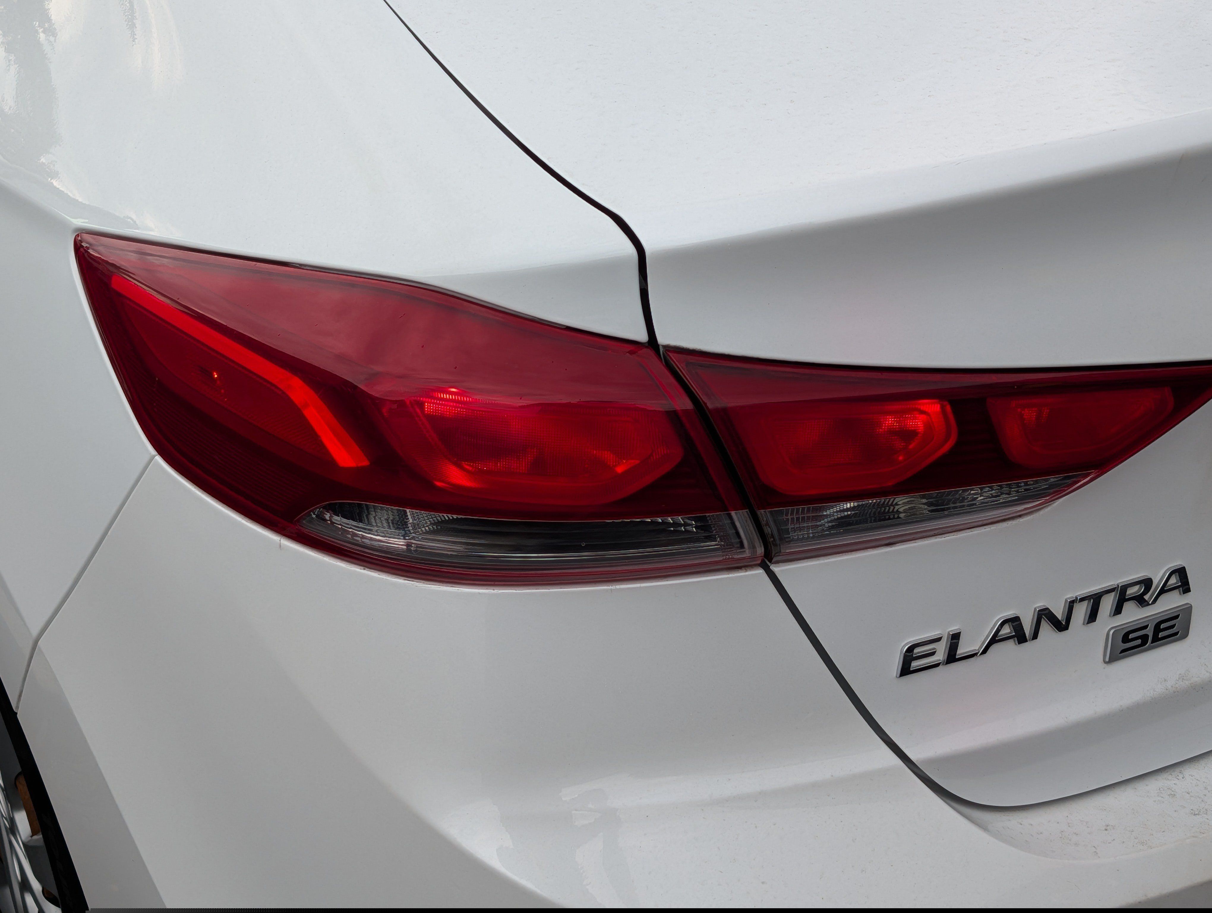 Used 2017 Hyundai Elantra SE FWD image 17