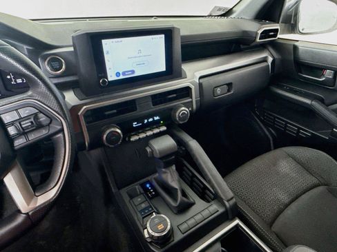 Used 2025 Toyota 4Runner SR5 AWD/4WD image 12