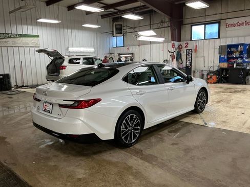 Used 2025 Toyota Camry XLE image 5