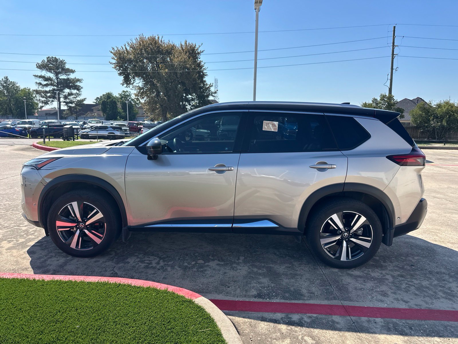 Used 2021 Nissan Rogue Platinum FWD image 4
