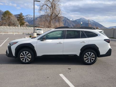 Used 2023 Subaru Outback Premium image 9