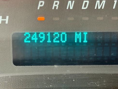 Used 2019 Chevrolet Express 2500 w/ Driver Convenience Package RWD image 16