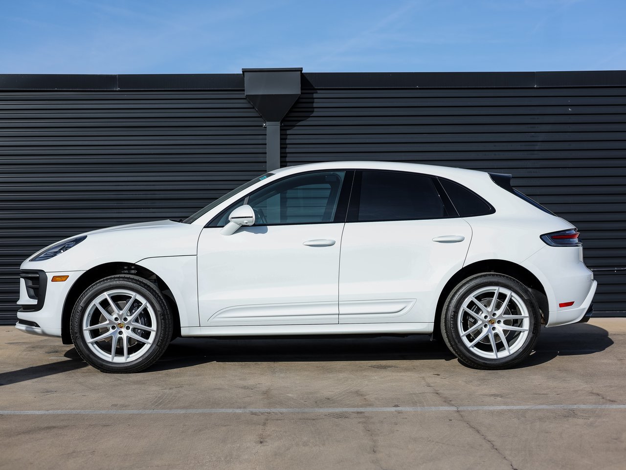 Certified 2026 Porsche Macan AWD/4WD image 2