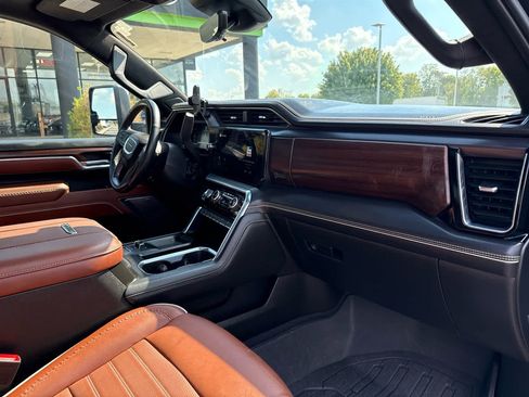 Used 2024 GMC Sierra 3500 Denali Ultimate image 34