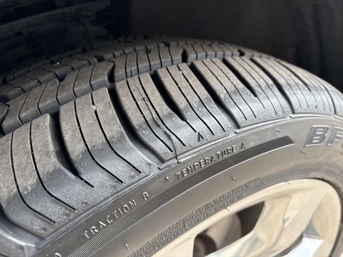 Used 2020 Ford Explorer Platinum w/ Premium Technology Package image 12